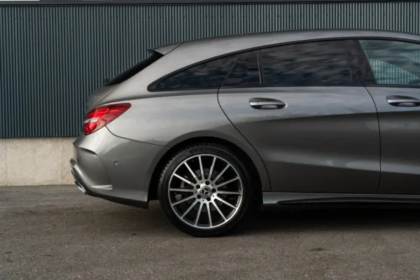 Mercedes-Benz CLA 180 d Shooting Brake AMG Line 41
