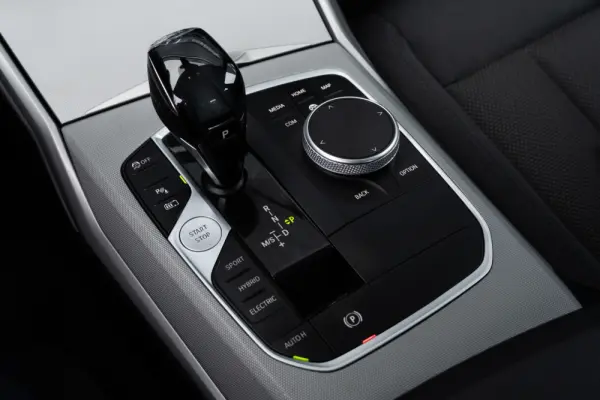 BMW 330 e Line Luxury Auto 22