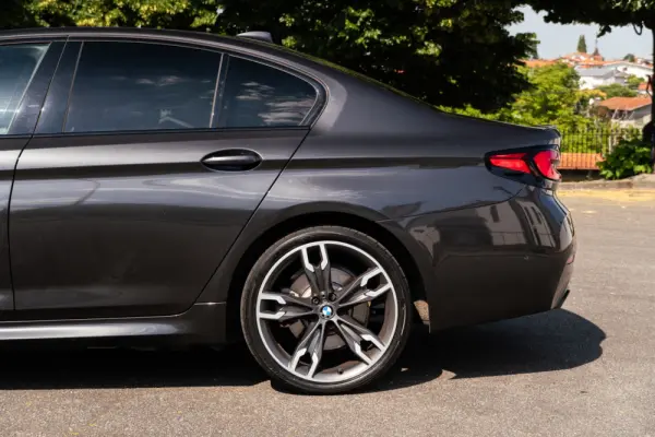 BMW 530 e Pack M 37