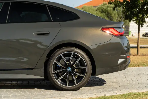 BMW i4 eDrive35 Pack Desportivo M 32