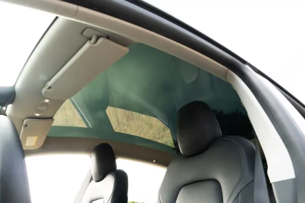 Tesla Model Y Long Range Dual Motor AWD 23