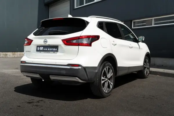 Nissan Qashqai 1.5 dCi N-Connecta J18 4