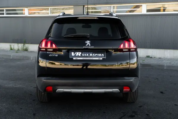 Peugeot 2008 1.2 PureTech Allure 5