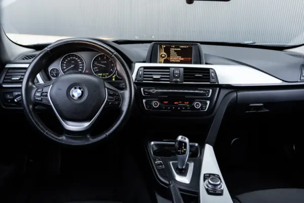 BMW 318 d Auto Line Sport 10