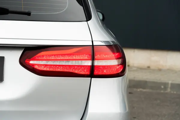 Mercedes-Benz E 220 D Avantgarde 36