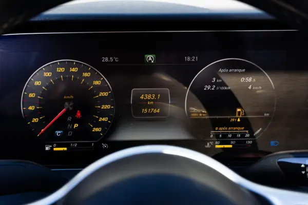 Mercedes-Benz E 220 d Avantgarde 13