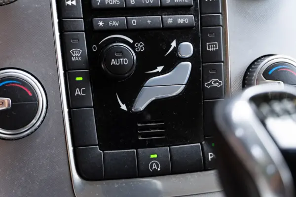 Volvo V60 Cross Country 2.0 D3 Momentum 18