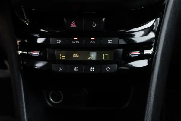 Peugeot 2008 1.2 PureTech Allure 18