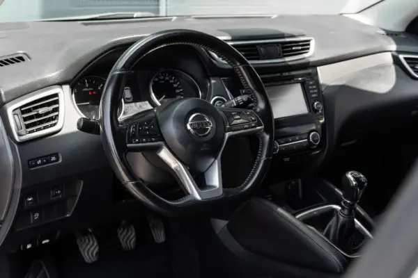 Nissan Qashqai 1.5 dCi N-Connecta J18 10
