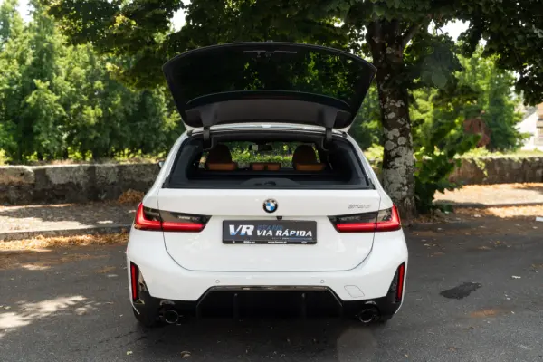 BMW 318 d Pack Desportivo M Pro Auto 37