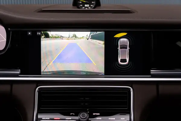 Porsche Panamera Sport Turismo 4 E-Hybrid Platinum Edition PDLS 15