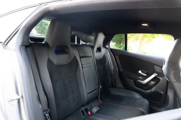 Mercedes-Benz CLA 180 d 7G-DCT AMG Line 22