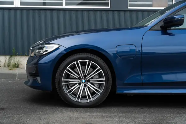 BMW 330 e Line Luxury Auto 31