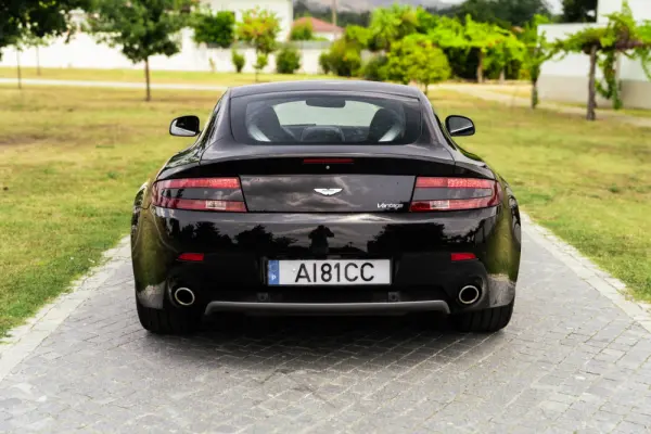 Aston Martin Vantage Coupe Sportshift 5