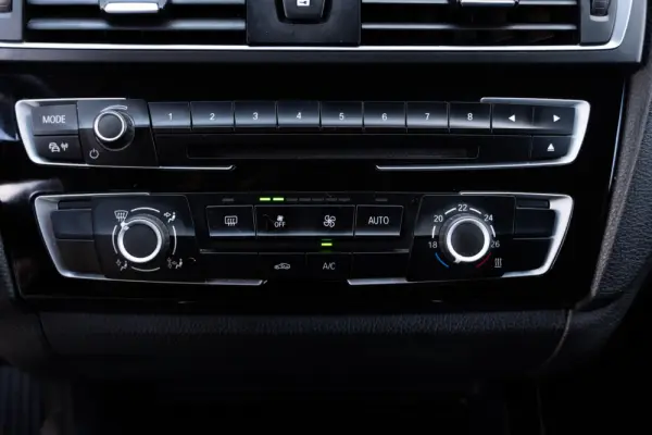 BMW 116 d Line Sport Shadow 19