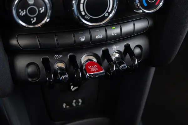 MINI 3 Portas Cooper 18