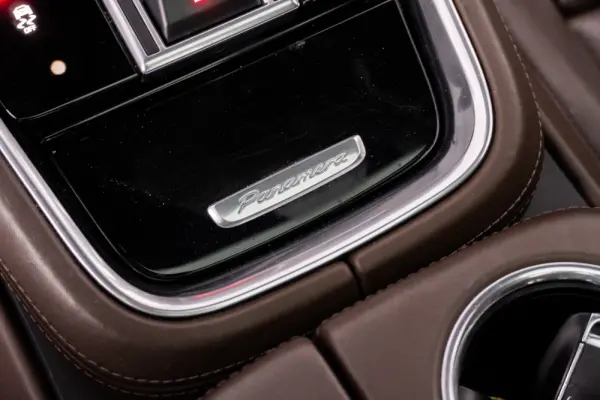 Porsche Panamera Sport Turismo 4 E-Hybrid Platinum Edition PDLS 29