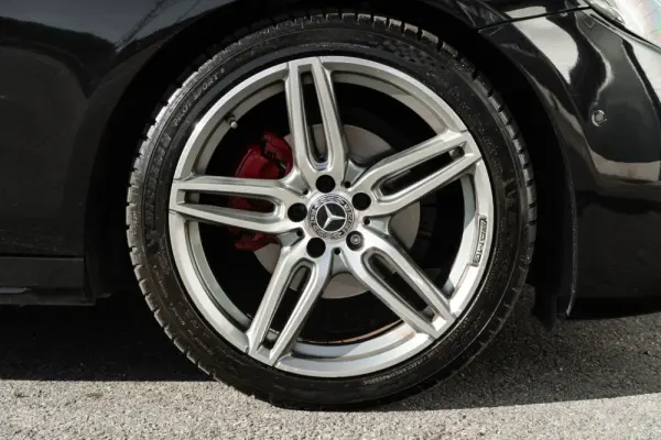 Mercedes-Benz E 220 d Avantgarde 38