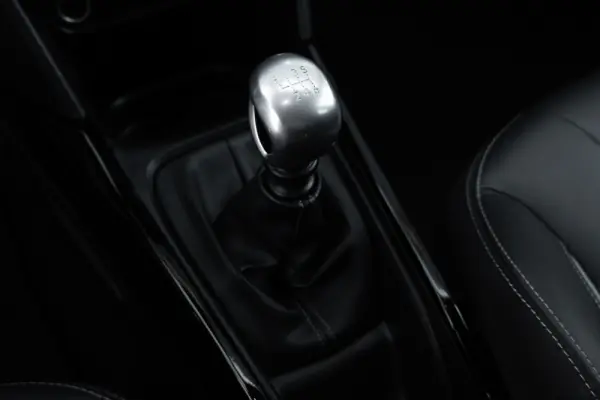 Peugeot 2008 1.2 PureTech Allure 19