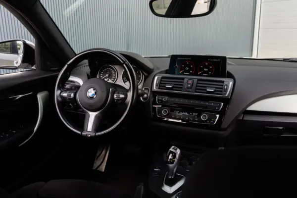 BMW 116 d Pack M Auto 11