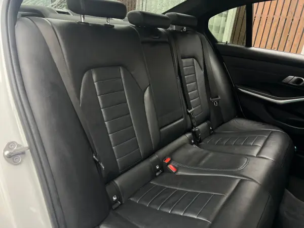 BMW 320 d Pack Desportivo M Auto 48