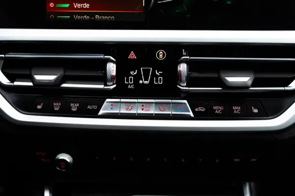 BMW 320 d Pack Desportivo M Auto 26