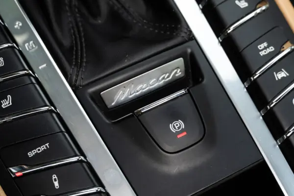 Porsche Macan PDK 25