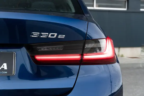 BMW 330 e Line Luxury Auto 33