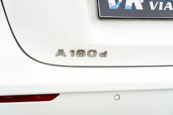 Mercedes-Benz A 180 d AMG Line Aut. 38