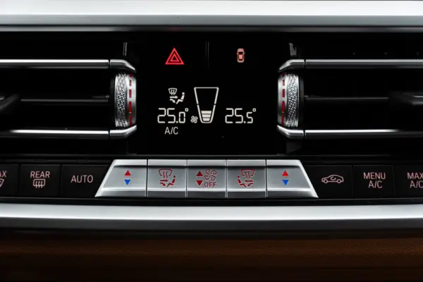 BMW 330 e Pack M Auto 24