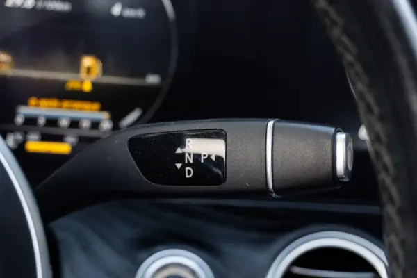 Mercedes-Benz E 220 d Avantgarde 51