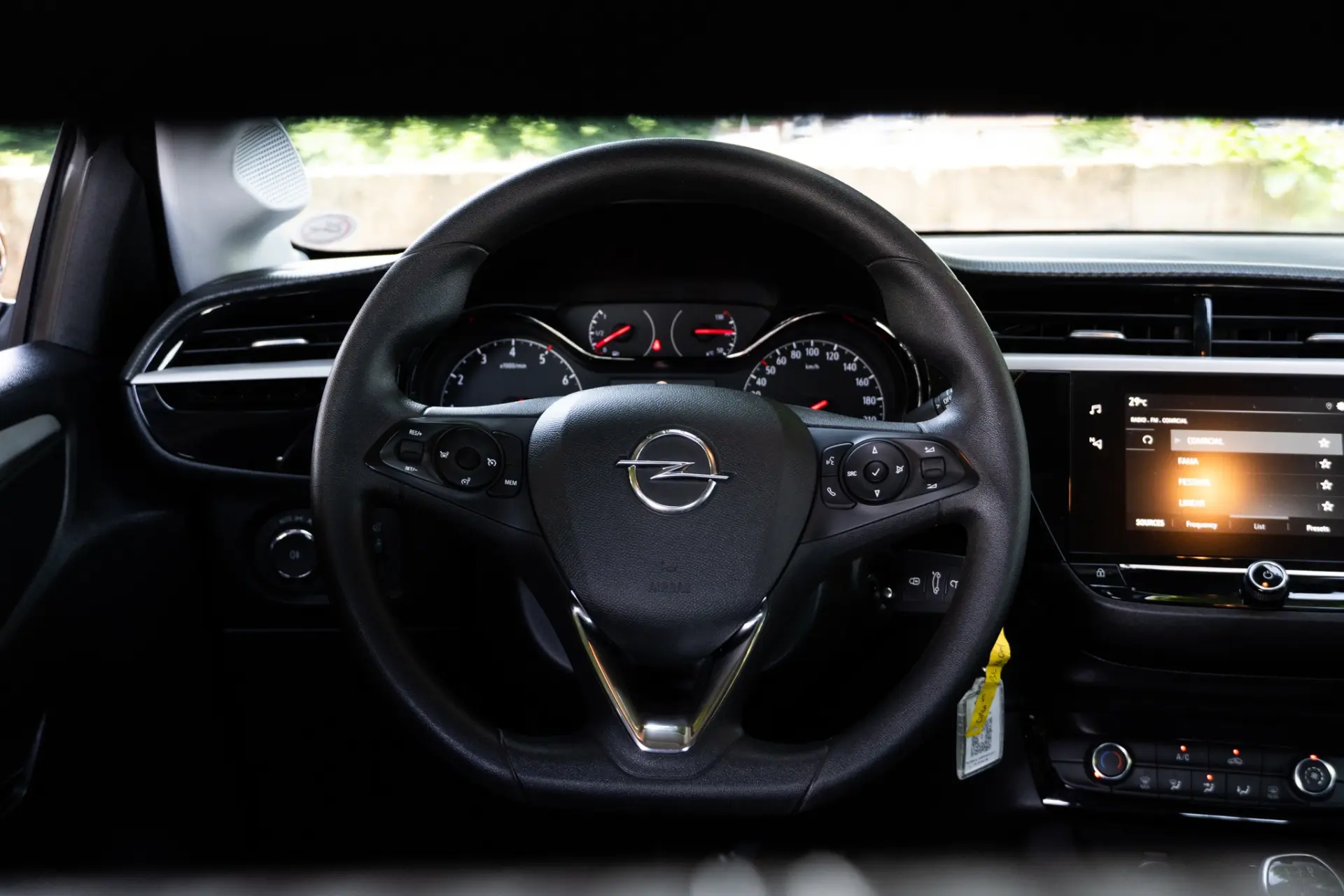 Opel Corsa 1.2 Edition 11