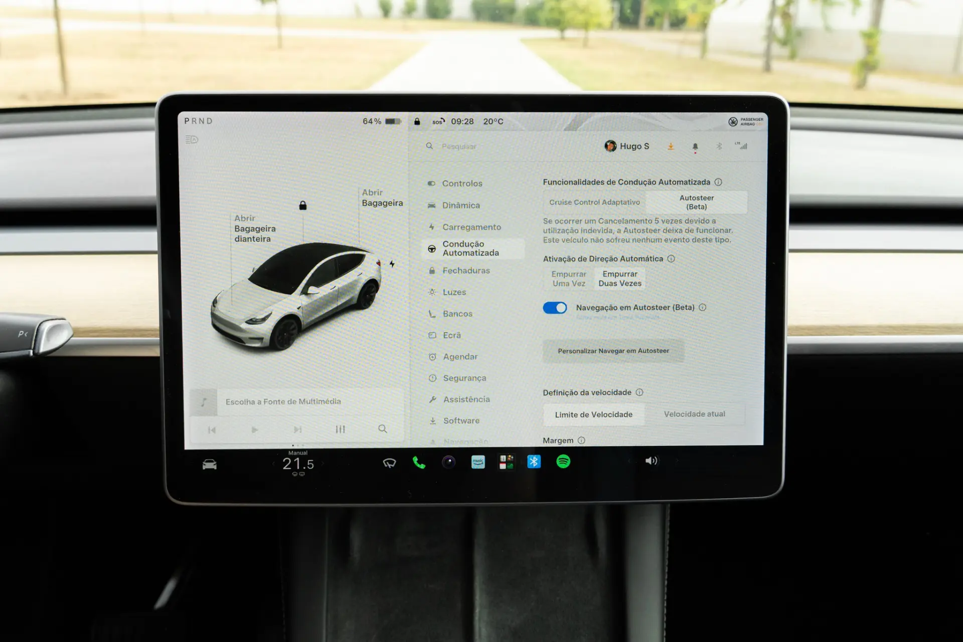 Tesla Model Y Long Range Dual Motor AWD 12