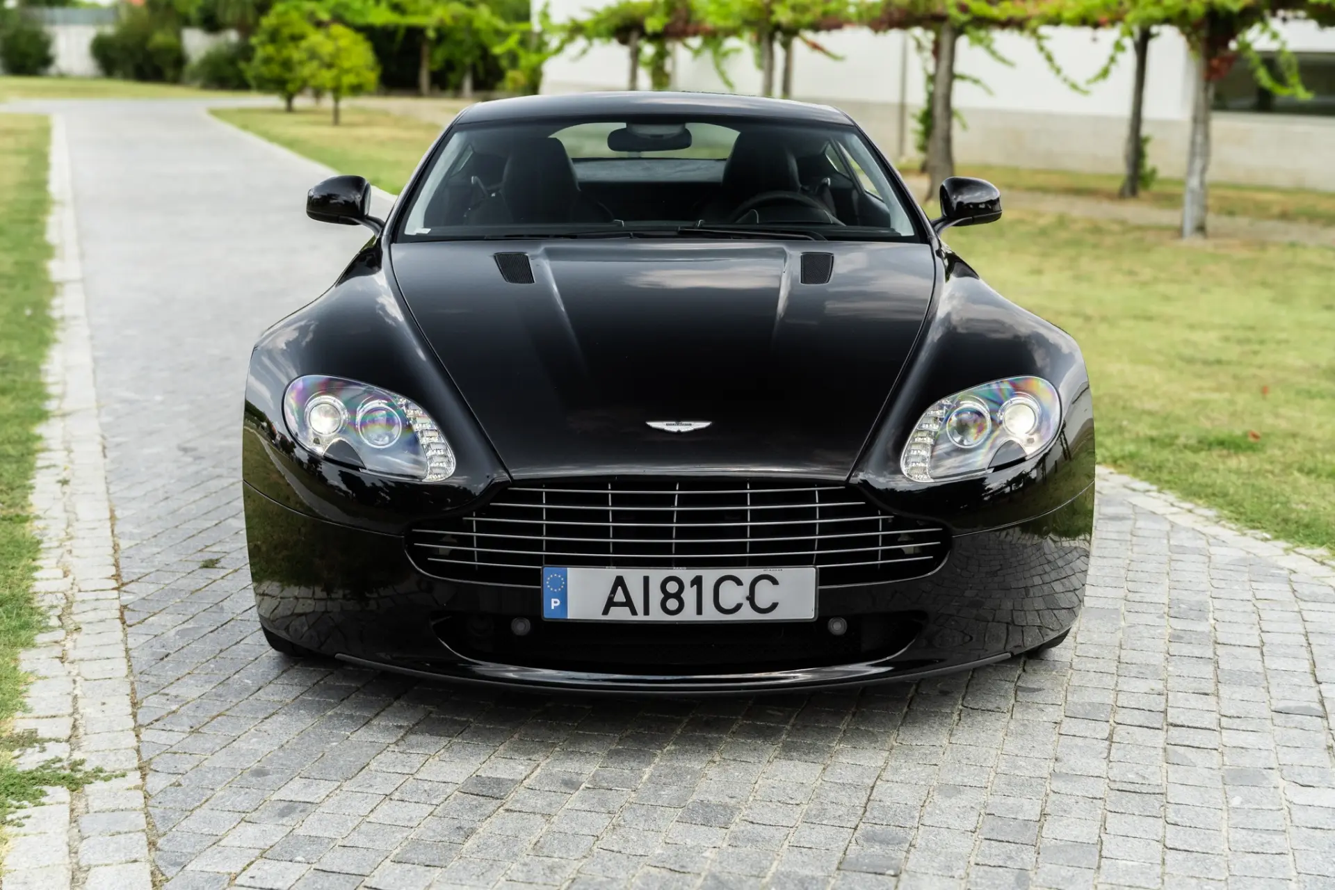 Aston Martin Vantage Coupe Sportshift 2