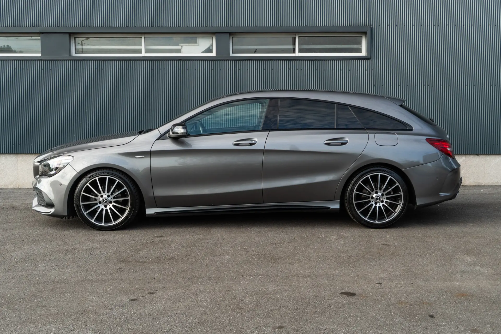 Mercedes-Benz CLA 180 d Shooting Brake AMG Line 36