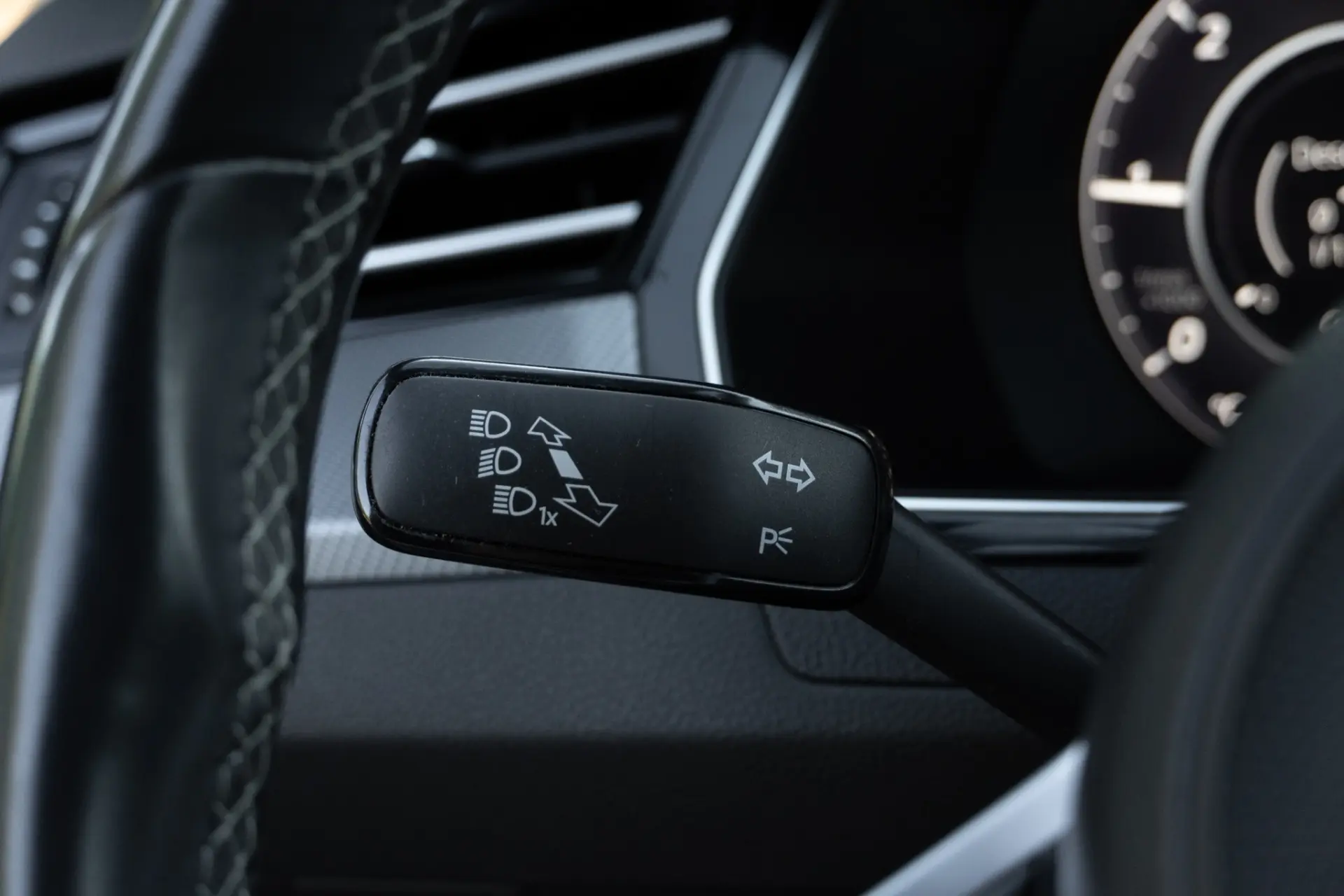 Volkswagen Arteon 2.0 TDI R-Line DSG 42