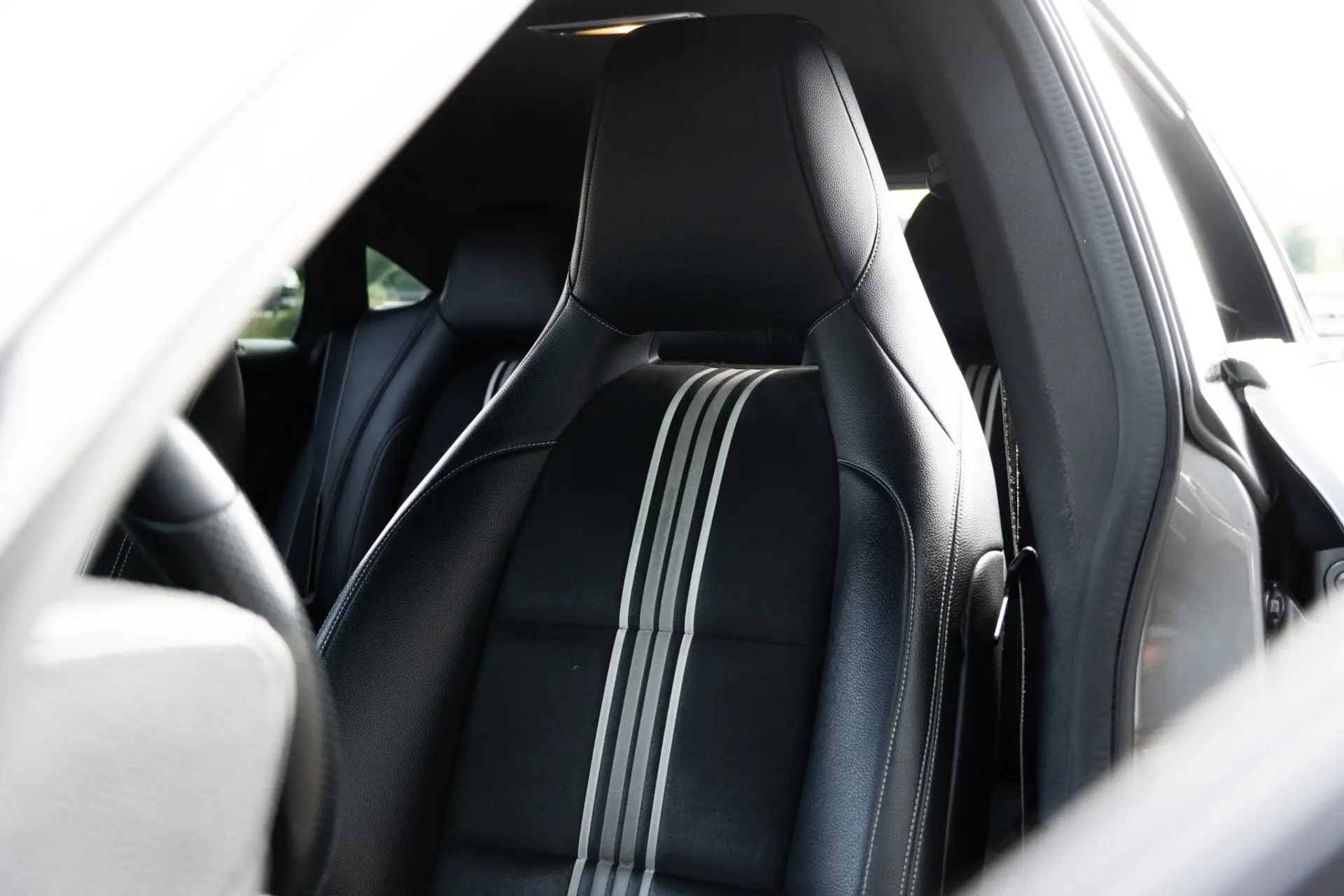 Mercedes-Benz CLA 180 d Shooting Brake AMG Line 26