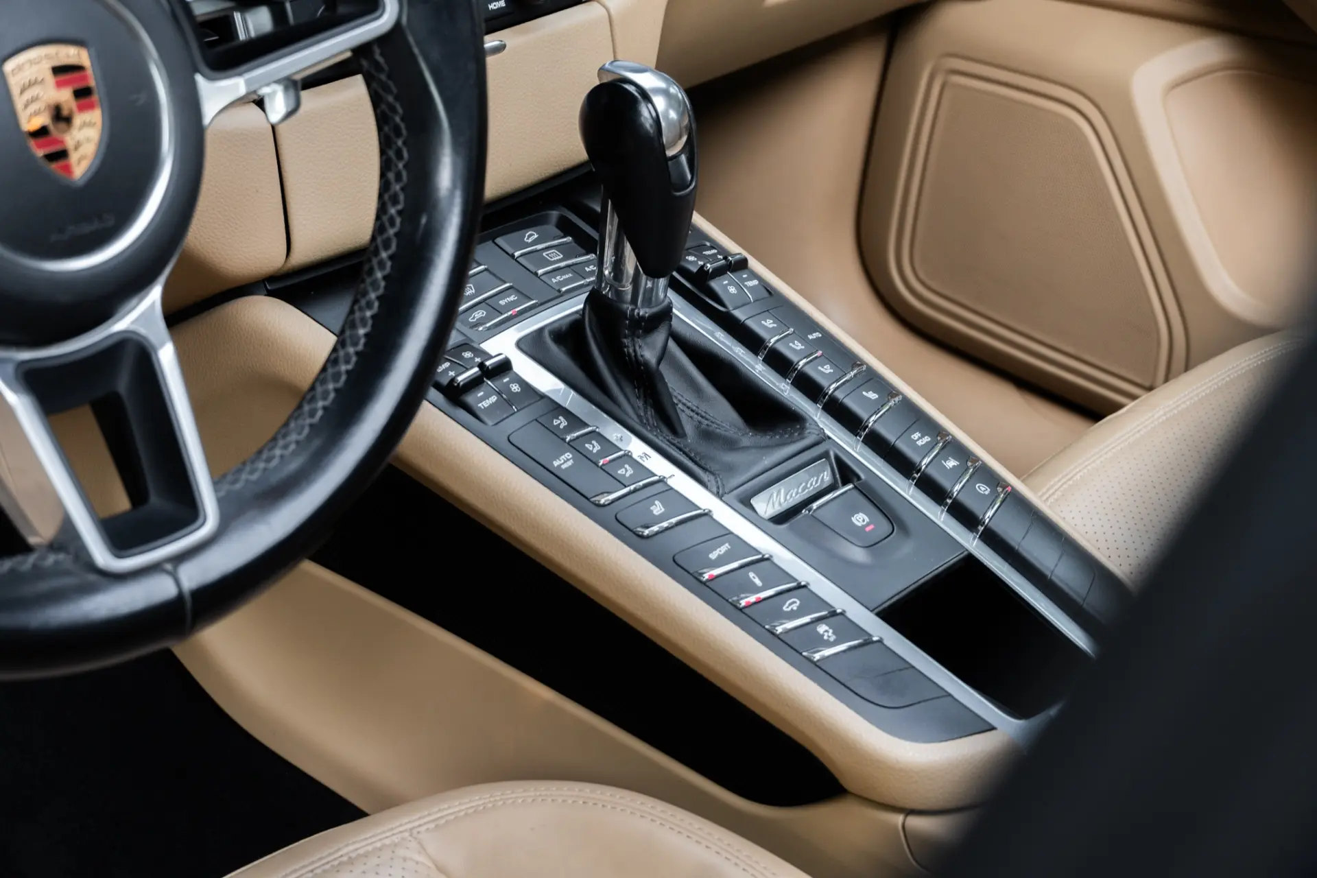 Porsche Macan PDK 12