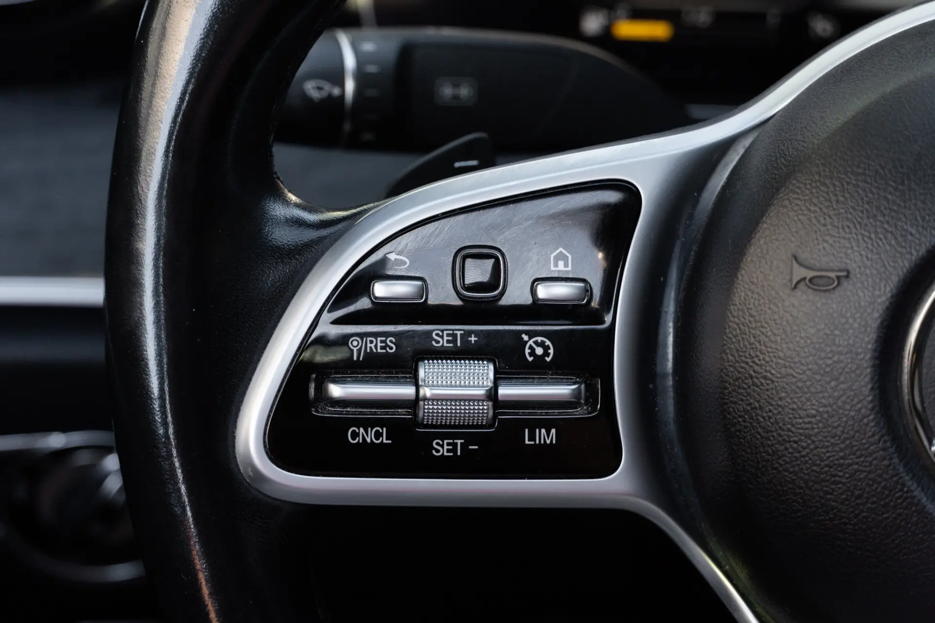 Mercedes-Benz E 220 d Avantgarde 48