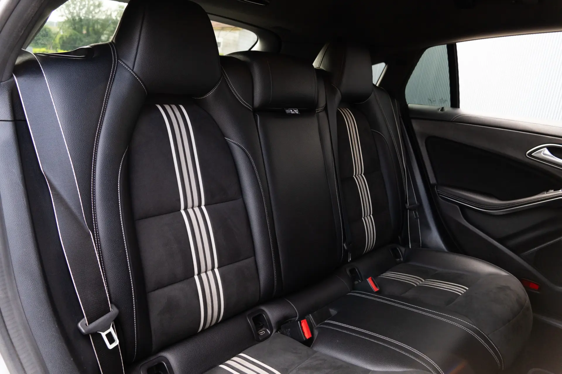 Mercedes-Benz CLA 180 d Shooting Brake AMG Line 9