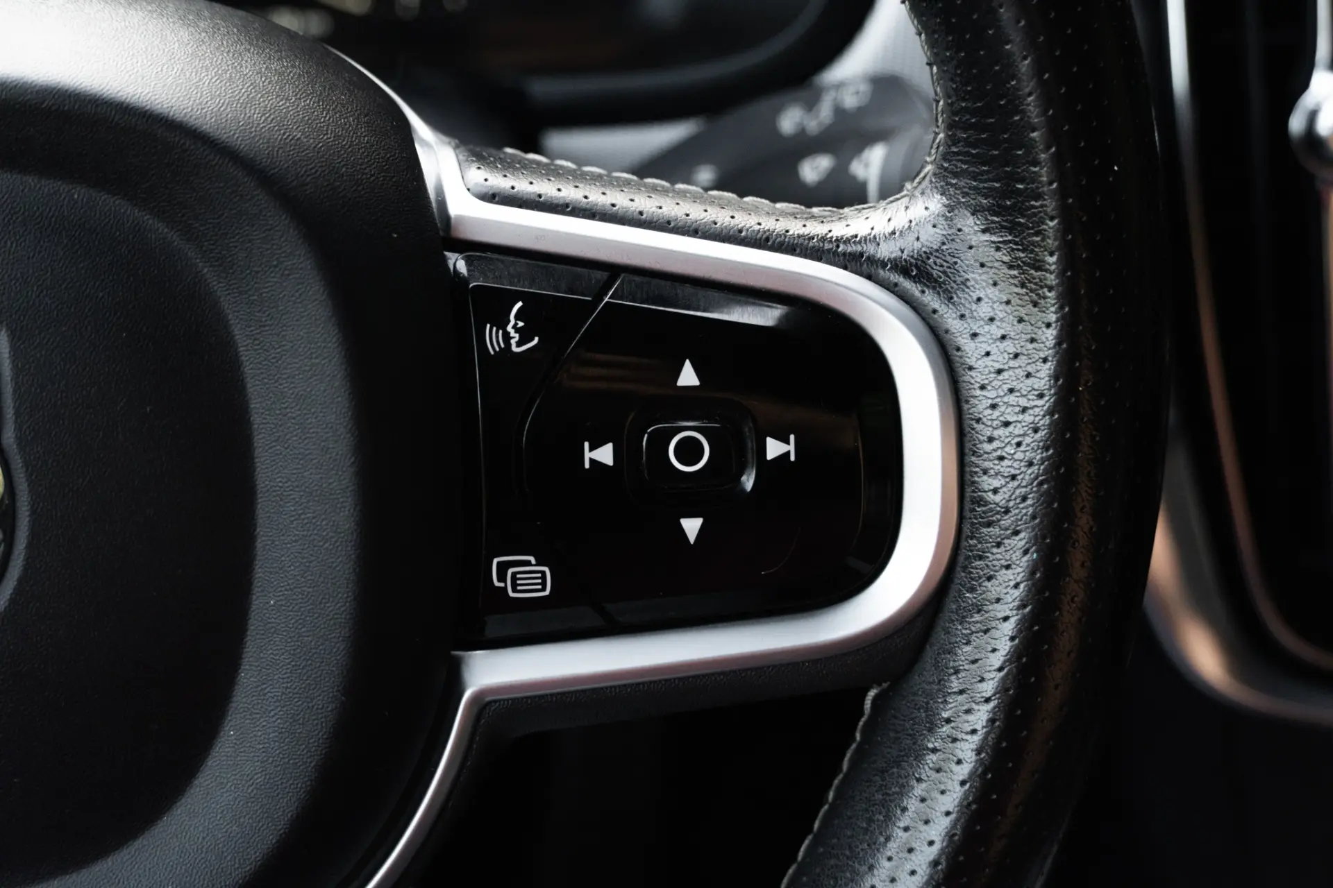 Volvo V90 2.0 D4 R-Design Geartronic 40