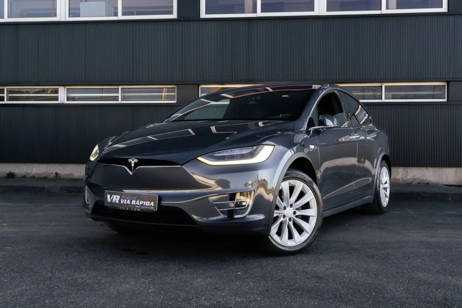 Tesla Model X 2