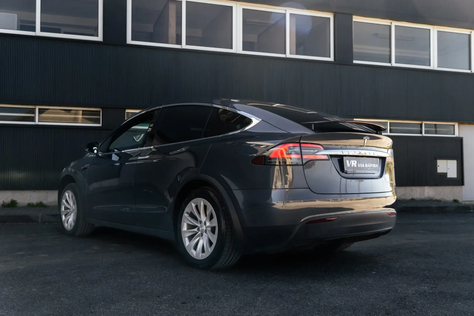 Tesla Model X 7
