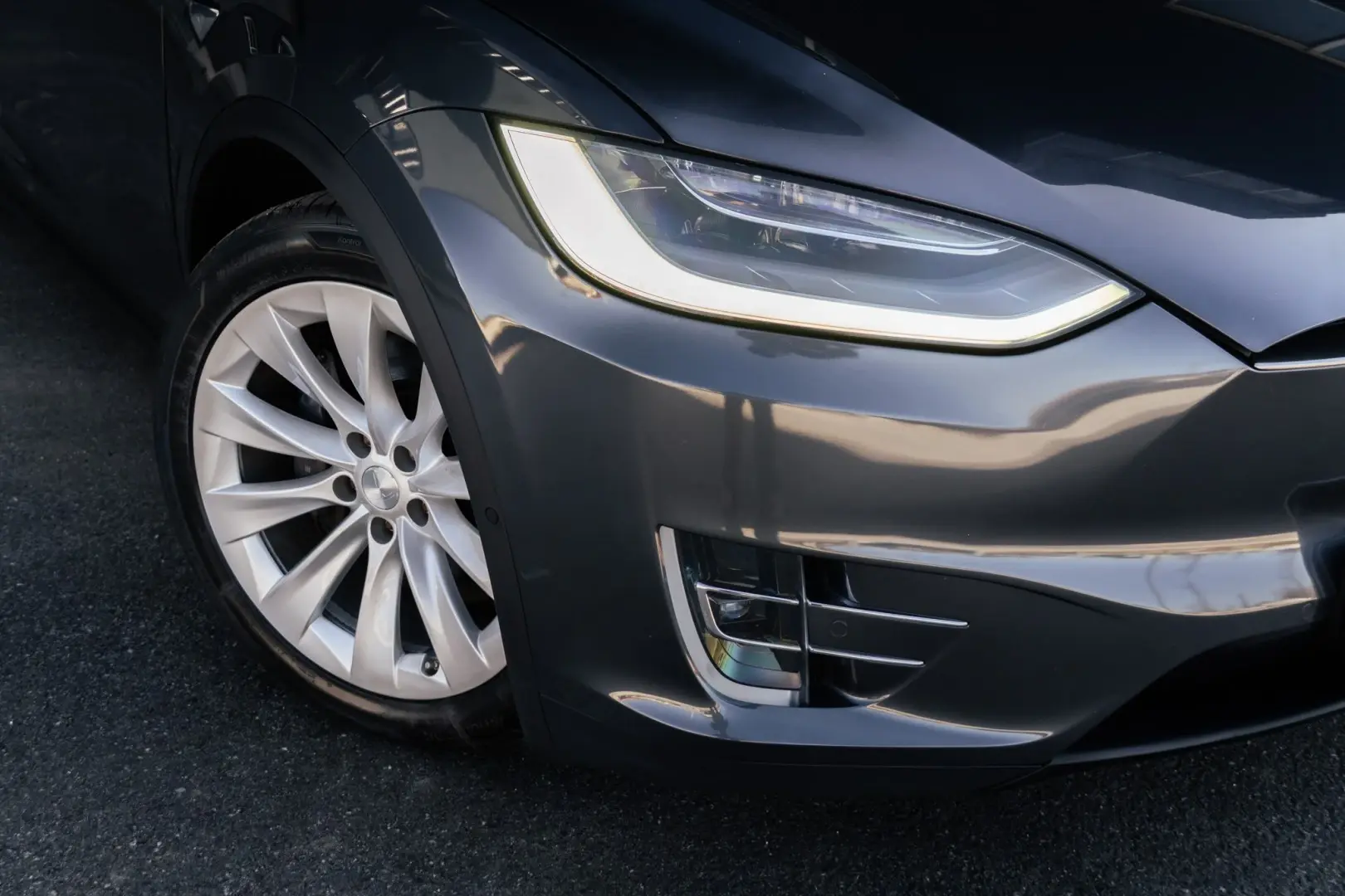 Tesla Model X 25