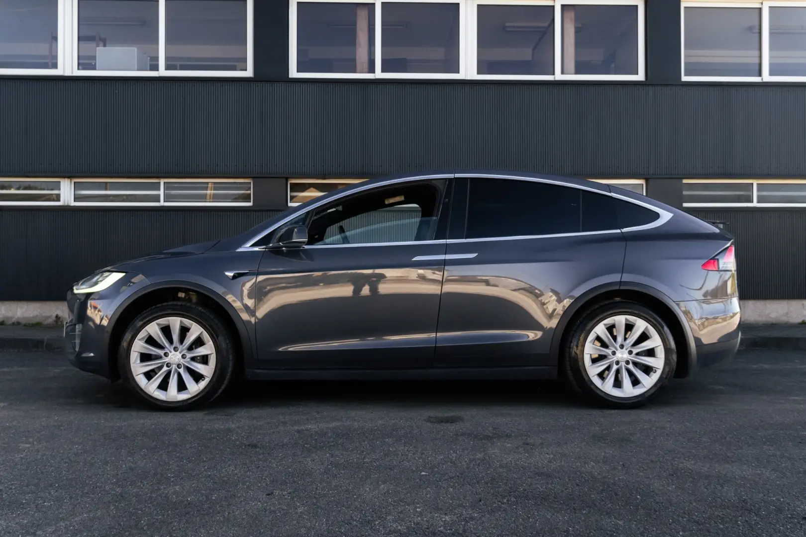 Tesla Model X 30