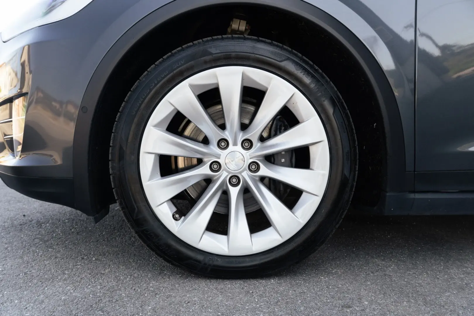 Tesla Model X 33
