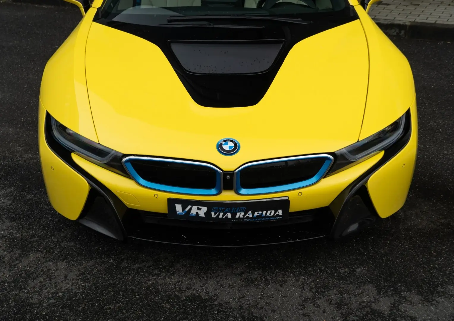BMW i8 12