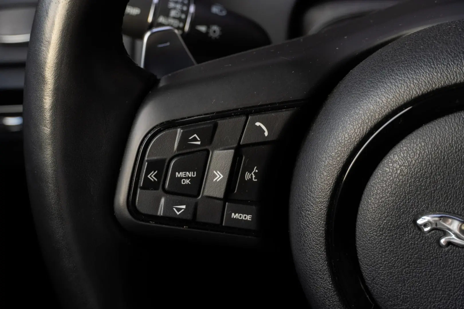Jaguar F-Type 2.0 Aut. R-Dynamic 31