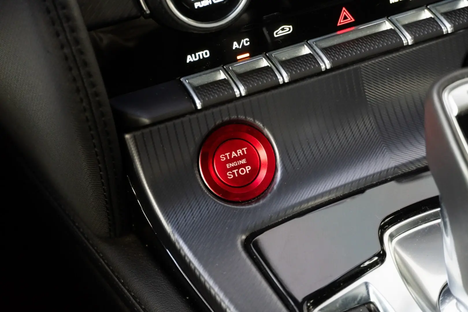 Jaguar F-Type 2.0 Aut. R-Dynamic 37