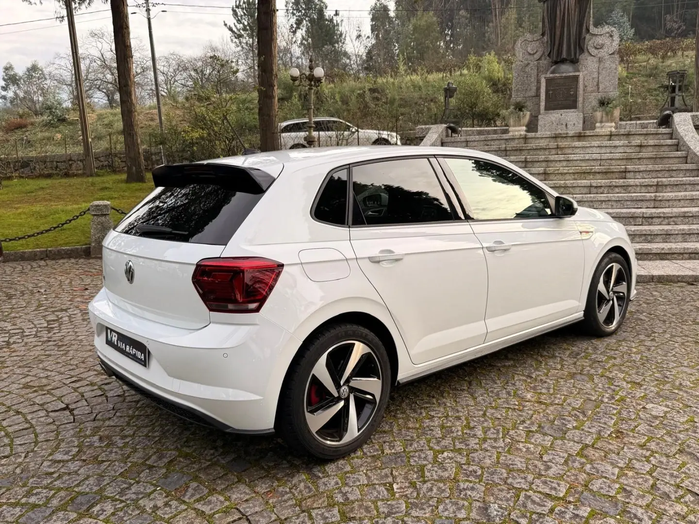 Volkswagen Polo 2.0 TSI DSG GTI 4